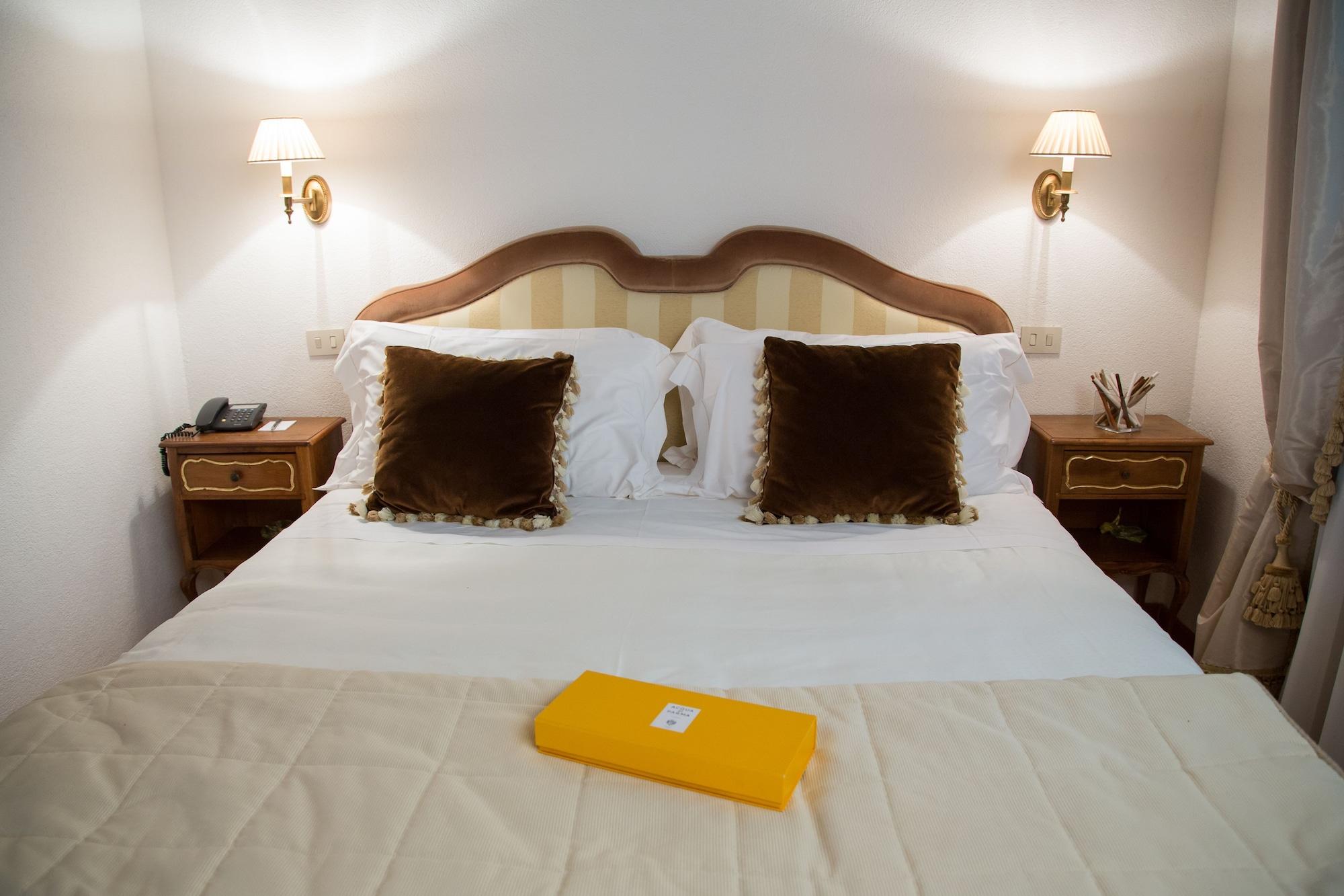 Hotel Villa Condulmer Mogliano Veneto Exterior foto A guest room at the hotel