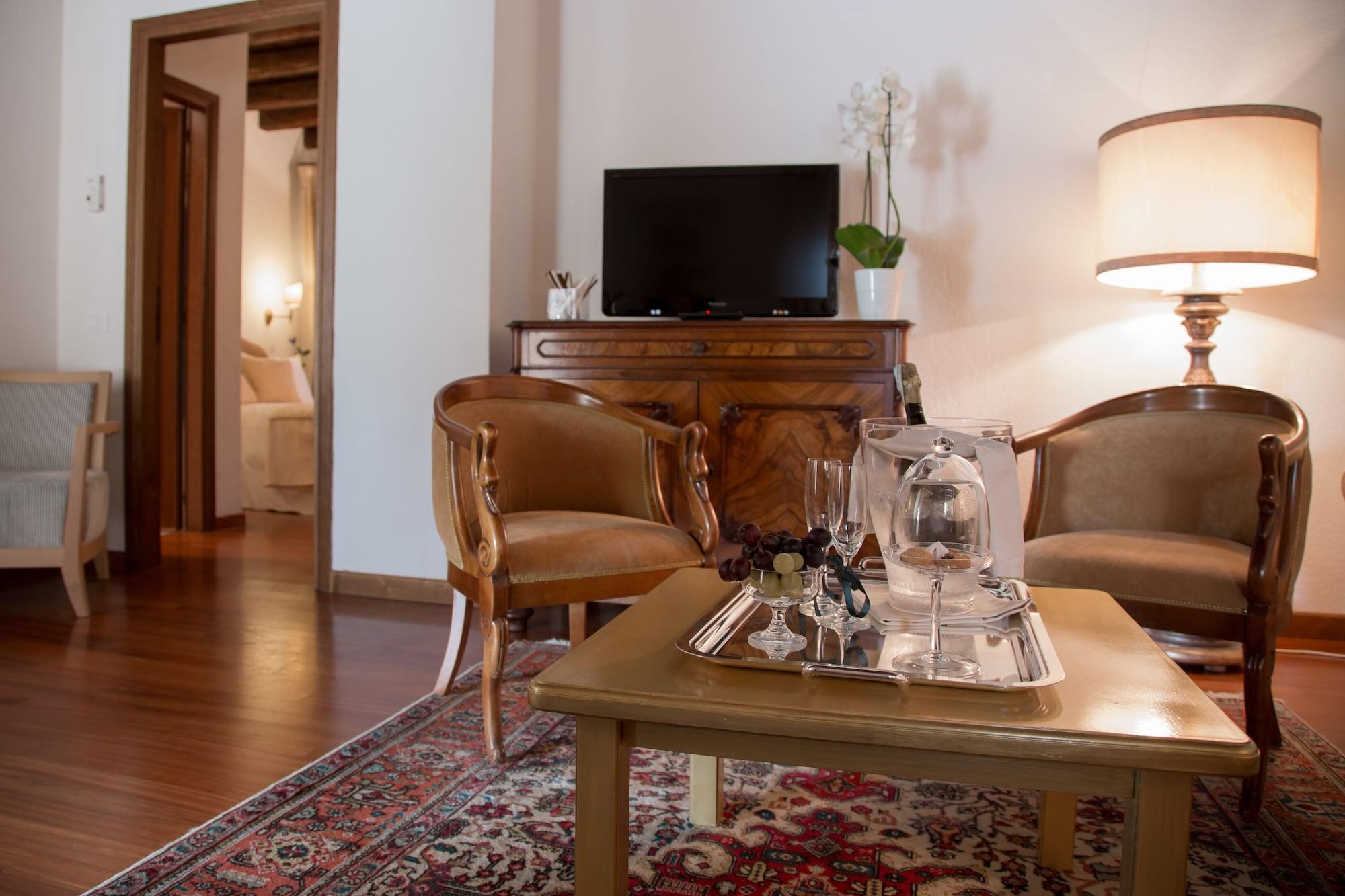 Hotel Villa Condulmer Mogliano Veneto Exterior foto A room at the hotel