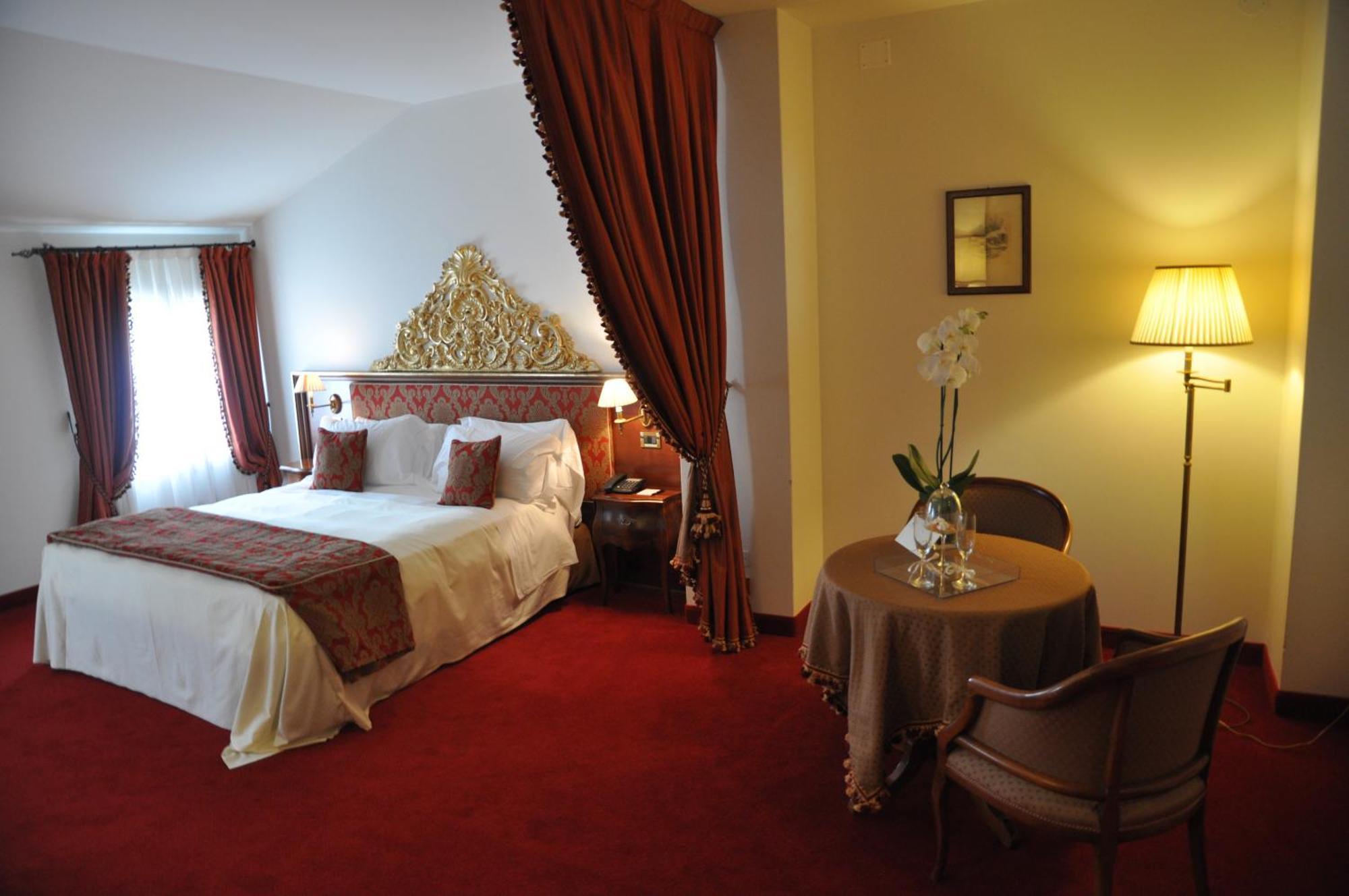 Hotel Villa Condulmer Mogliano Veneto Quarto foto A room at the hotel