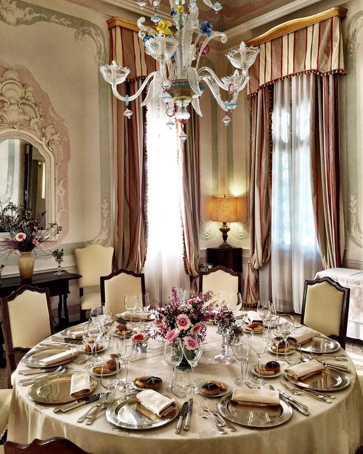 Hotel Villa Condulmer Mogliano Veneto Exterior foto The dining room