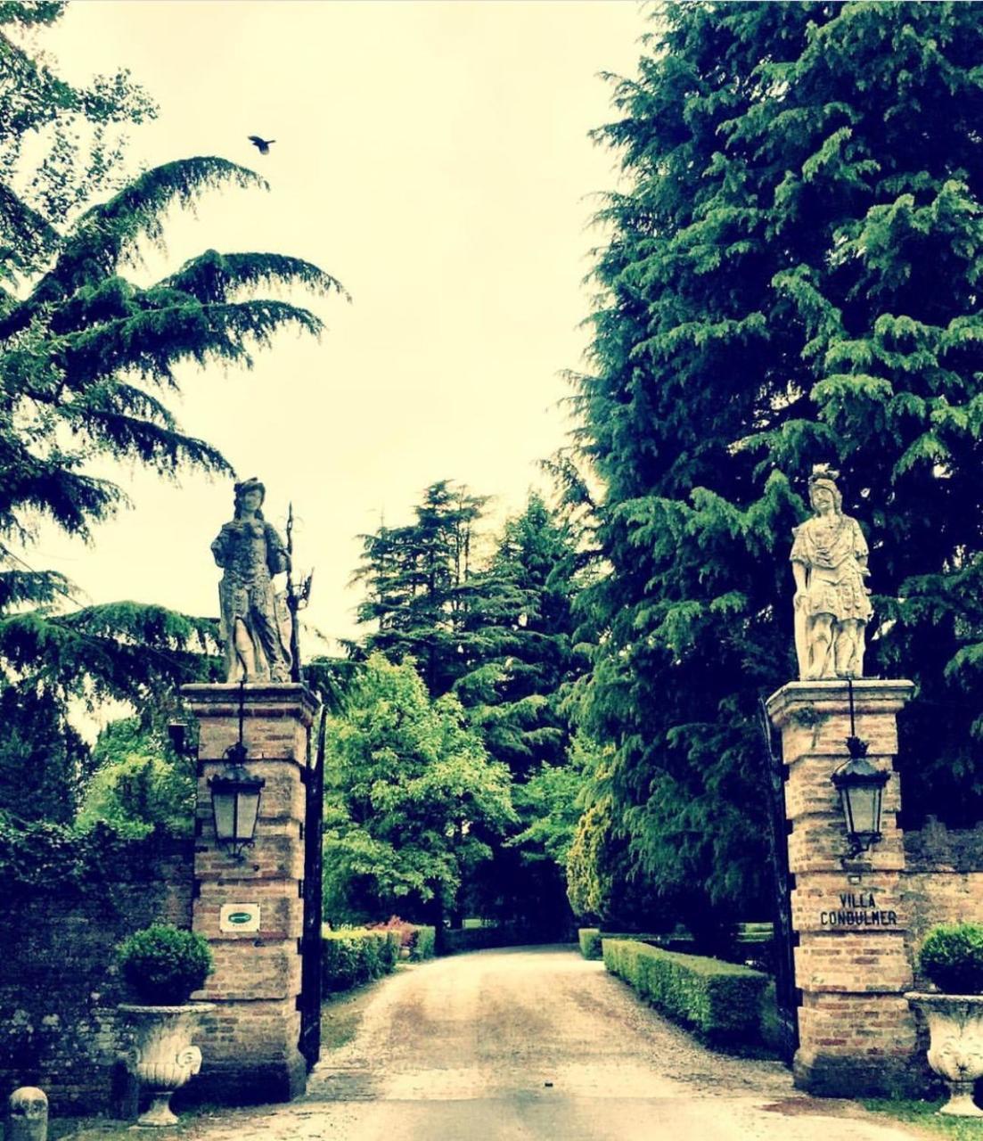 Hotel Villa Condulmer Mogliano Veneto Exterior foto Entrance to the park
