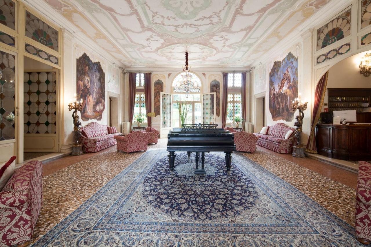 Hotel Villa Condulmer Mogliano Veneto Exterior foto The interior of the villa