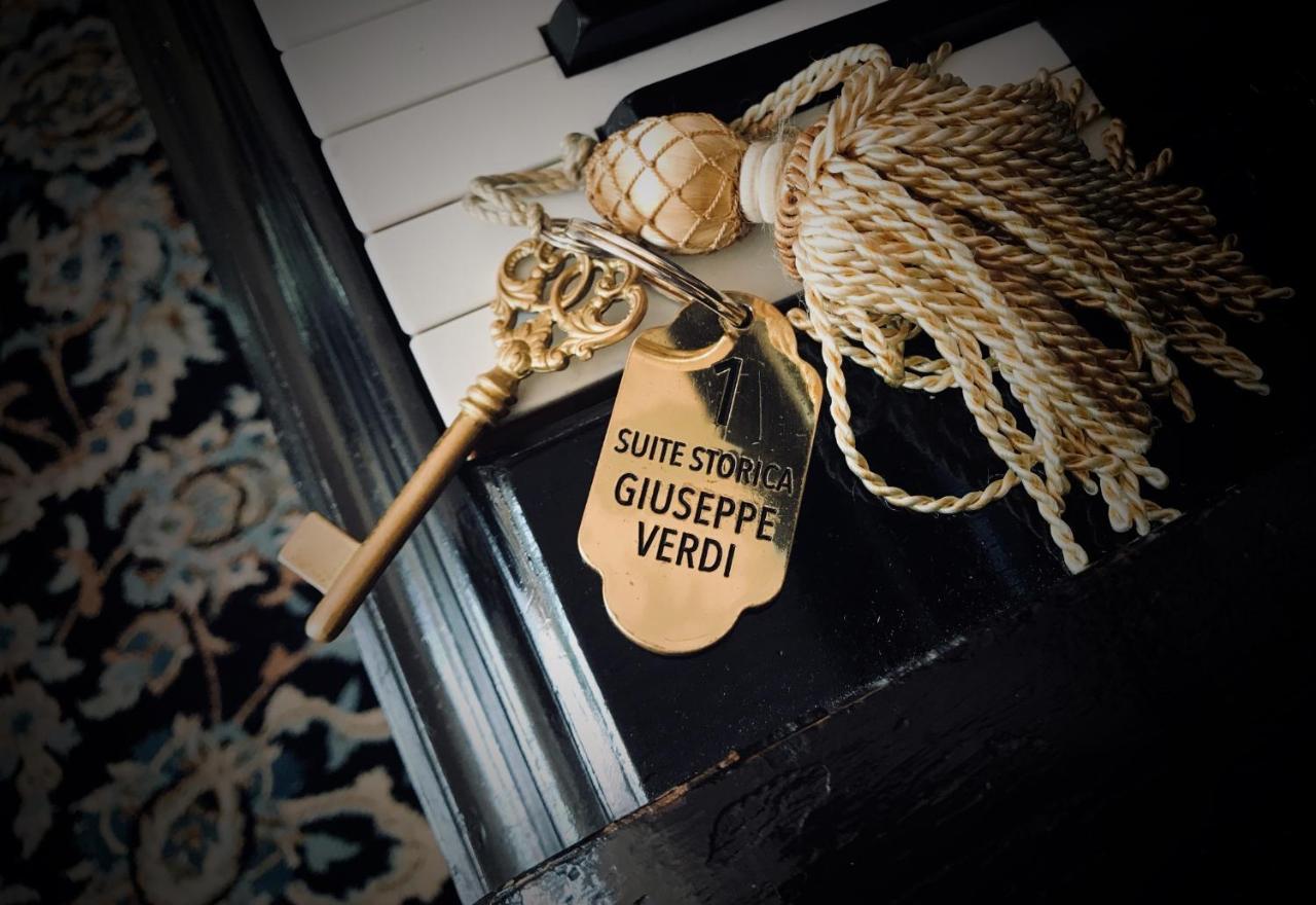 Hotel Villa Condulmer Mogliano Veneto Exterior foto The key to the suite of Giuseppe Verdi at the Hotel de l'Europe